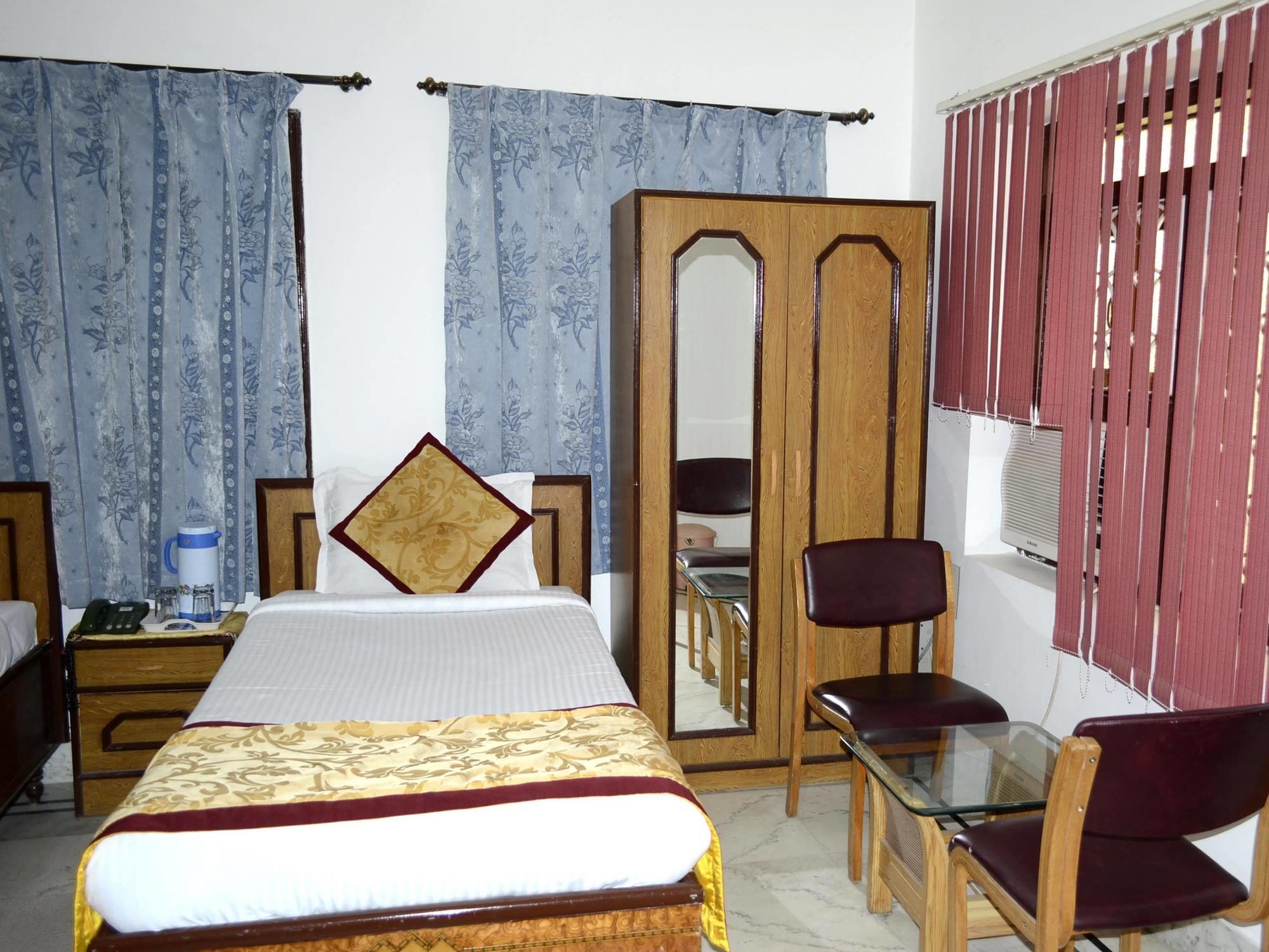 Hotel Tokyo Vihar 부다가야 외부 사진