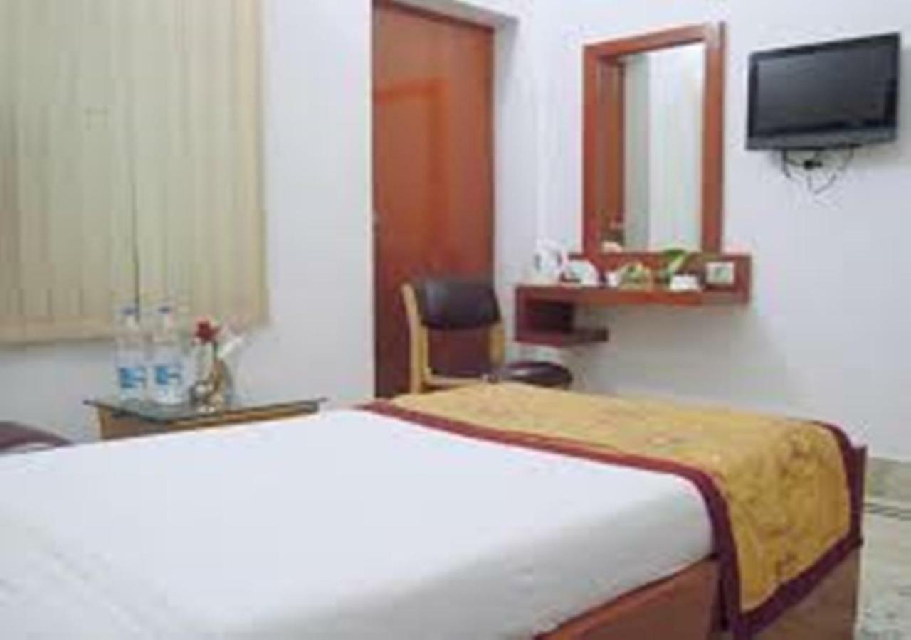 Hotel Tokyo Vihar 부다가야 외부 사진