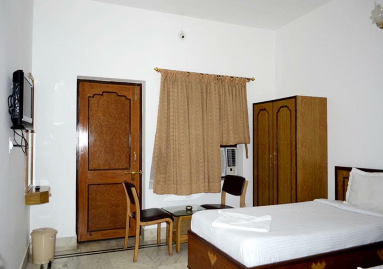 Hotel Tokyo Vihar 부다가야 외부 사진